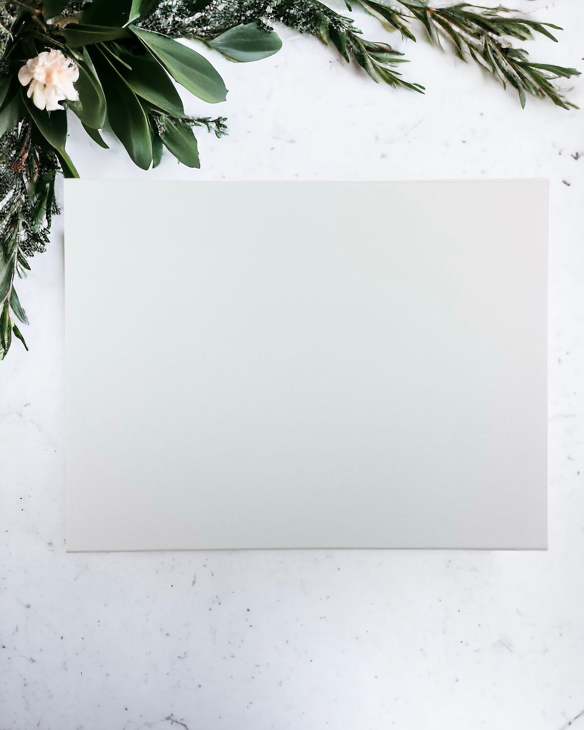DEEP WHITE MAGNETIC GIFT BOX