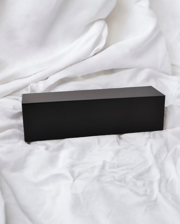 BLACK BOTTLE MAGNETIC GIFT BOX