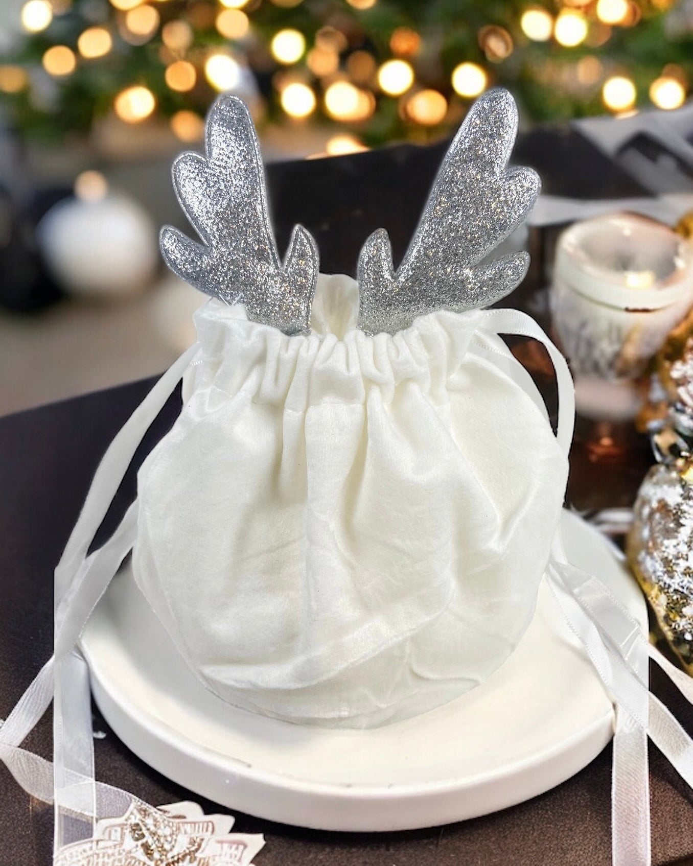 WHITE REINDEER VELVET POUCH
