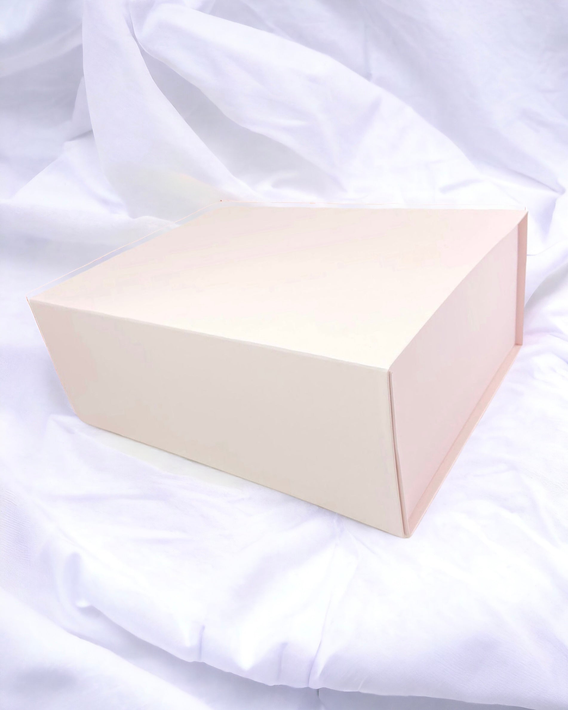 DEEP PINK MAGNETIC GIFT BOX