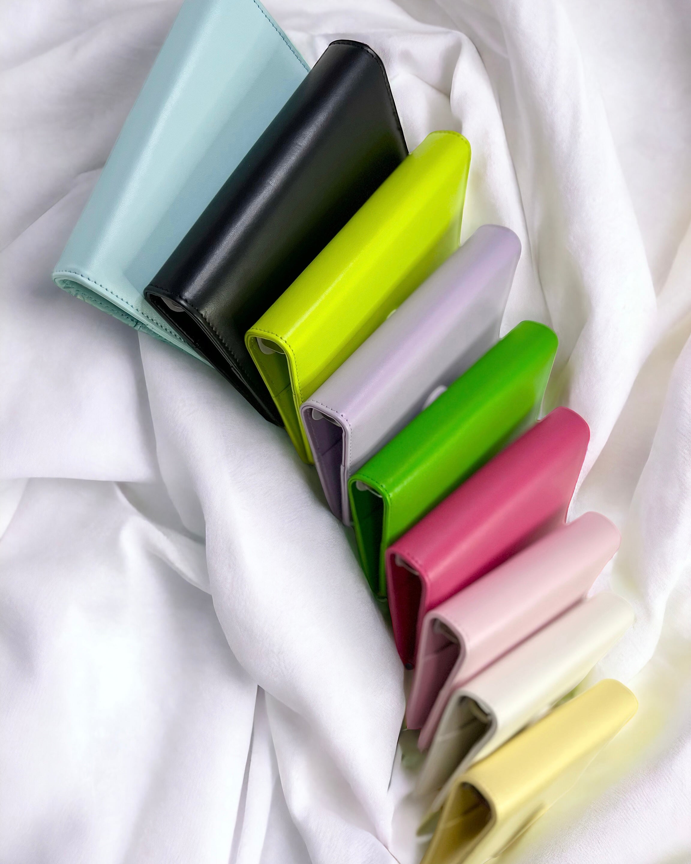 CLEARANCE - A6 SOLID COLOUR BUDGET BINDER