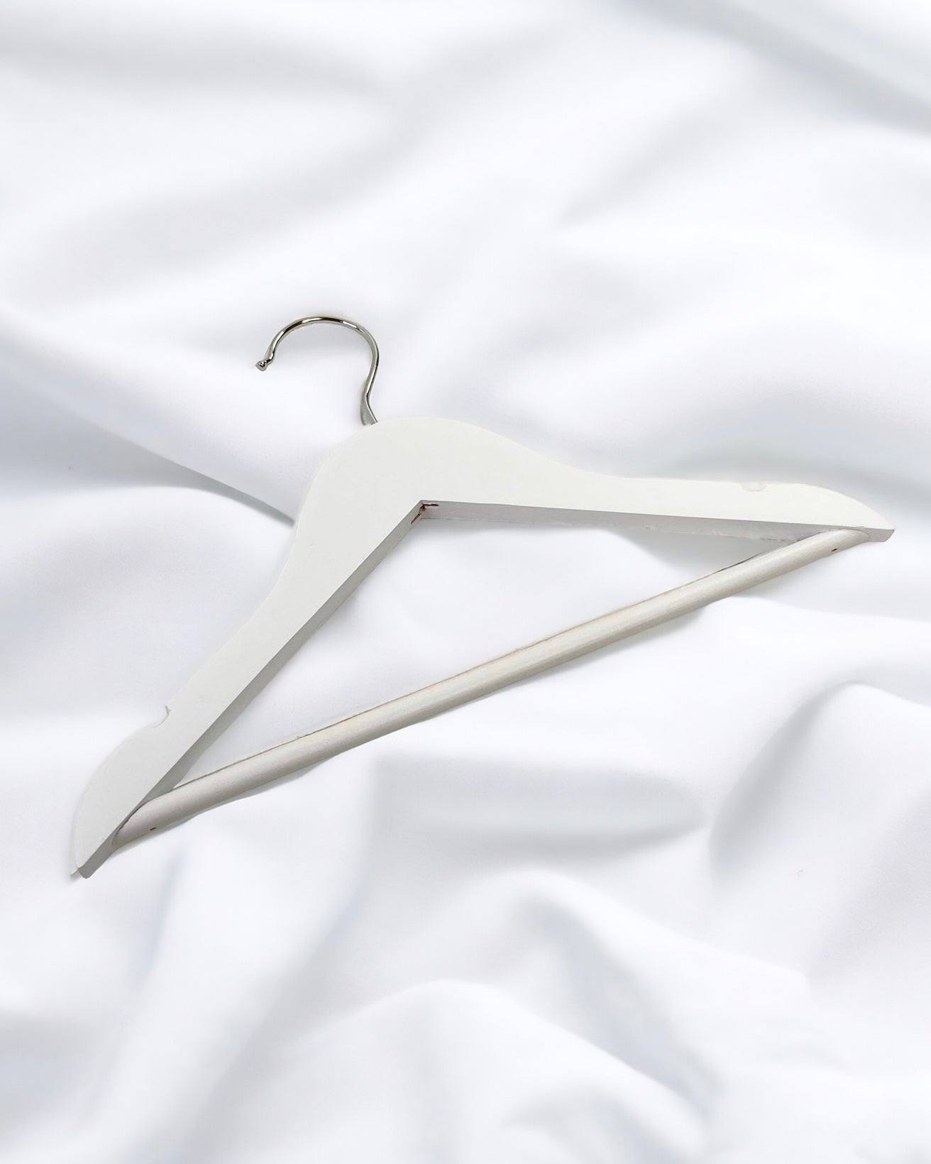CHILDRENS WHITE WOODEN HANGER