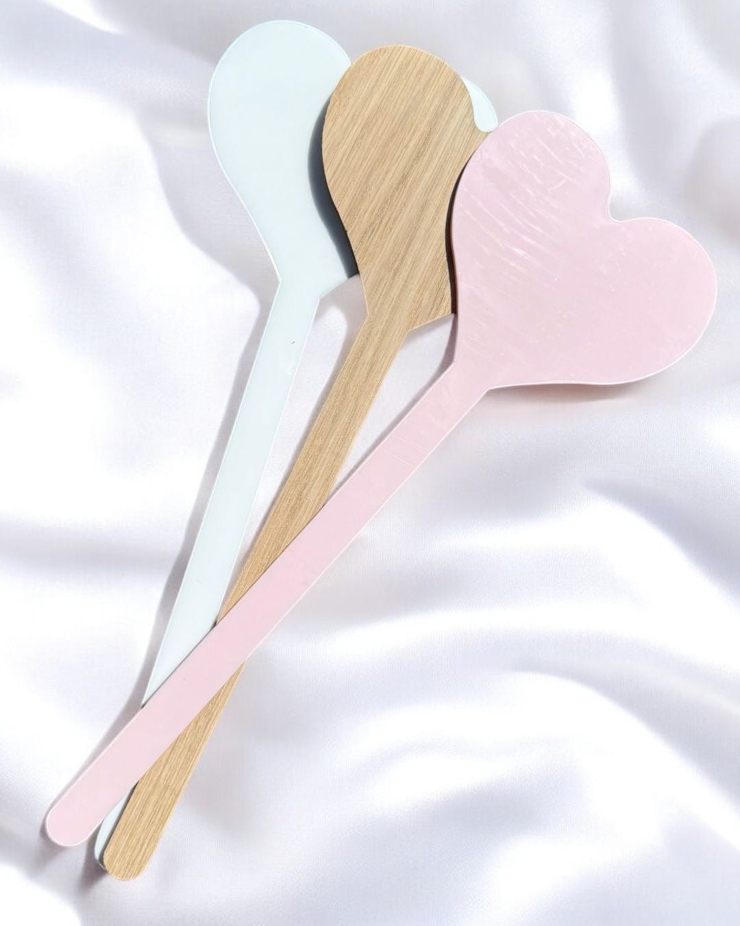 ACRYLIC HEART WAND