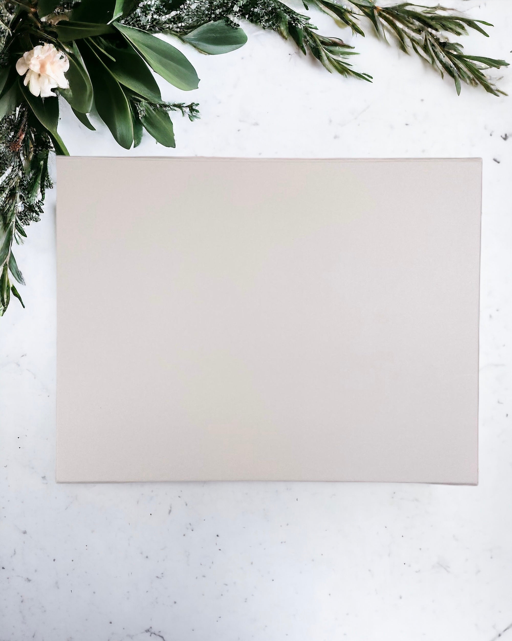 DEEP PINK MAGNETIC GIFT BOX