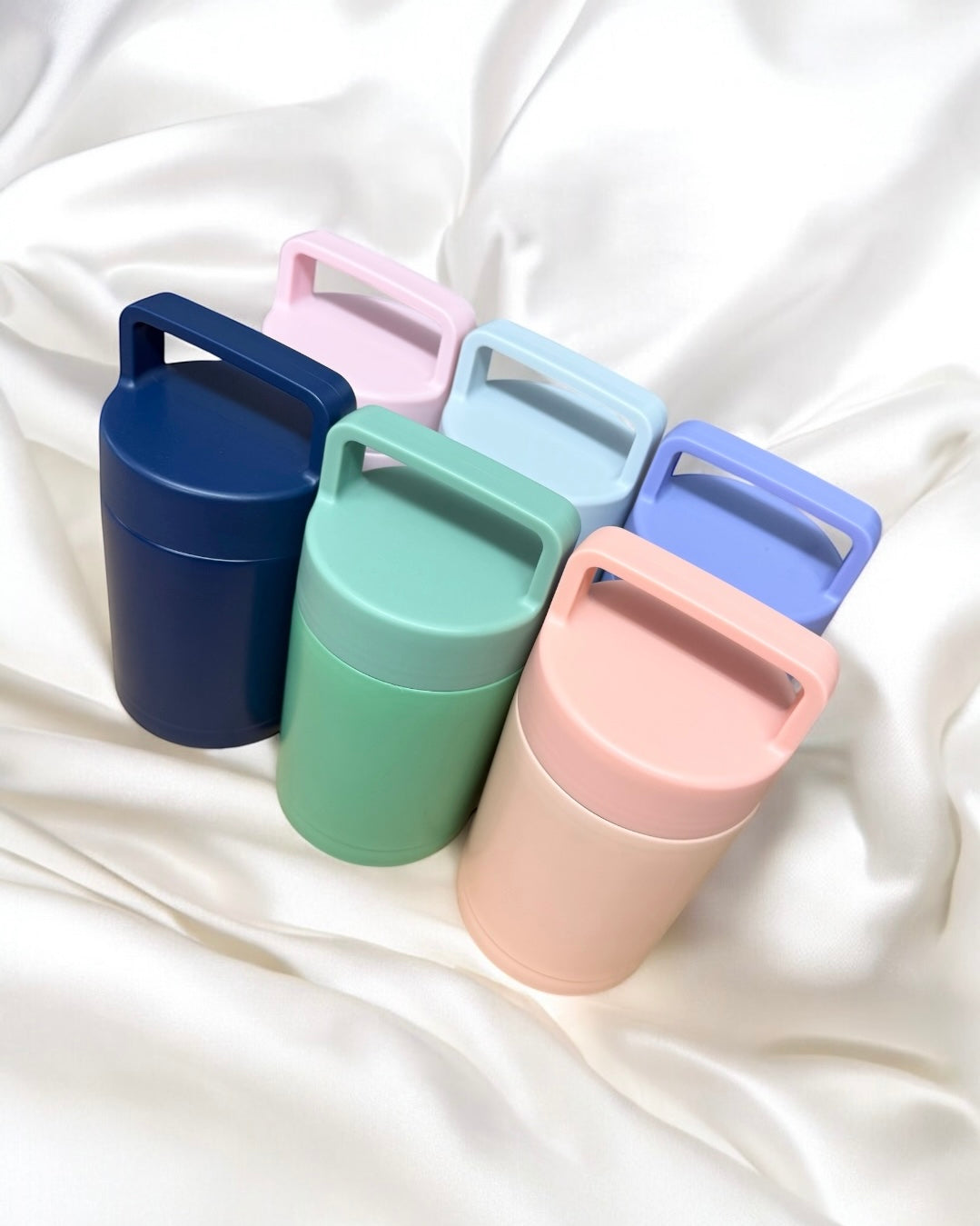 DOUBLE WALLED CONTAINER WITH HANDLE