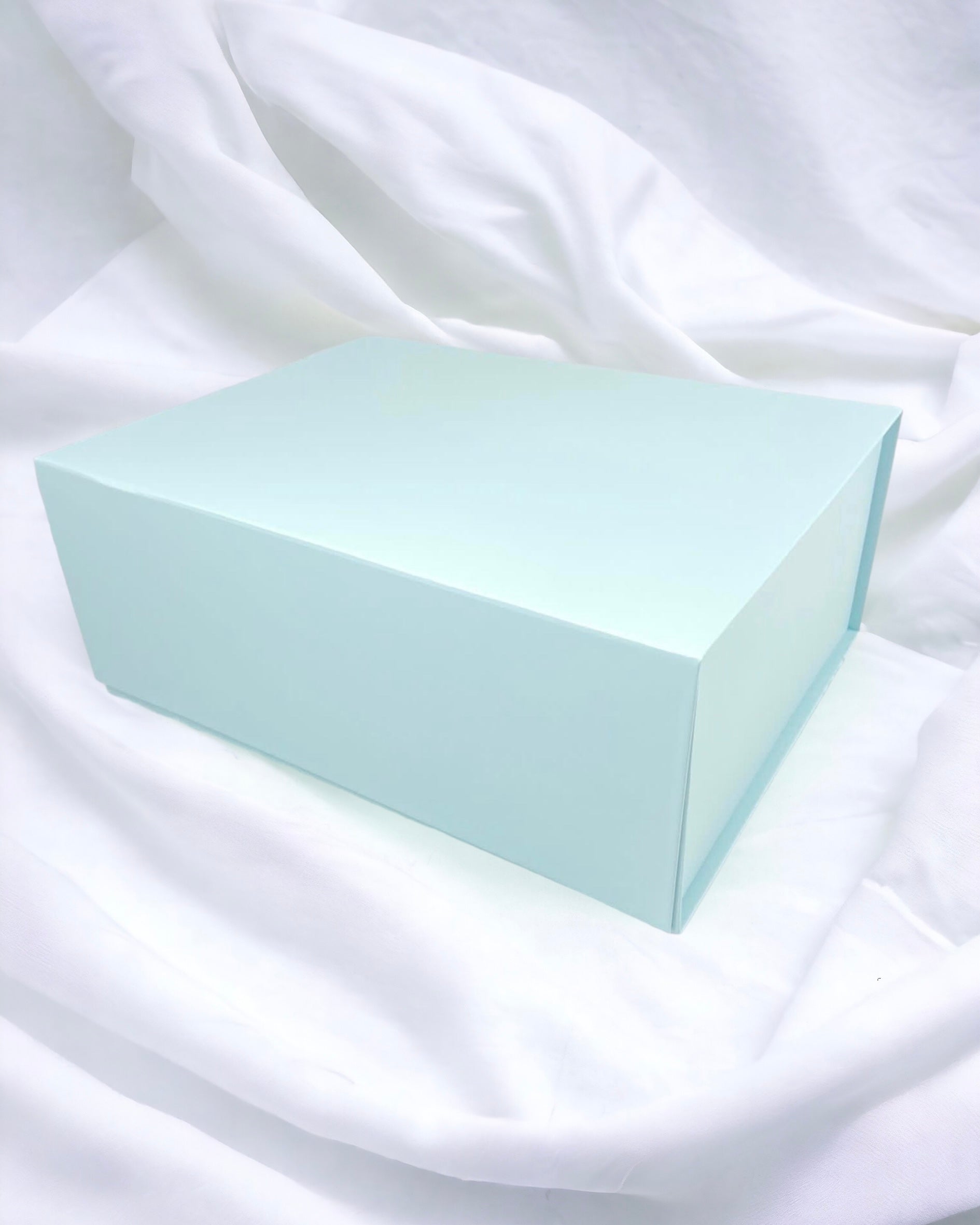 DEEP BLUE MAGNETIC GIFT BOX