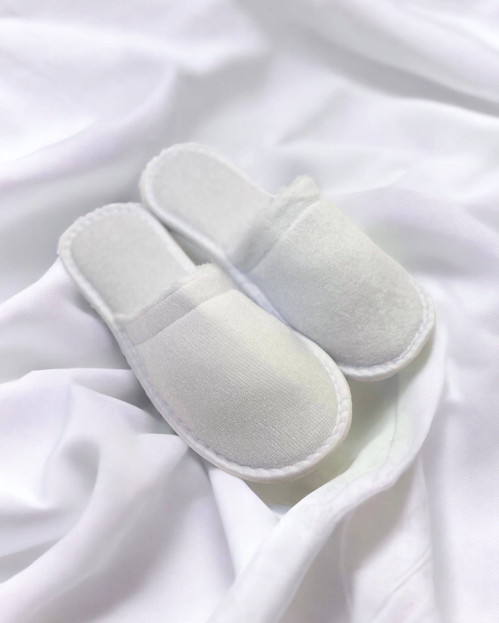 ESSENTIALS CLOSED TOE SLIPPERS