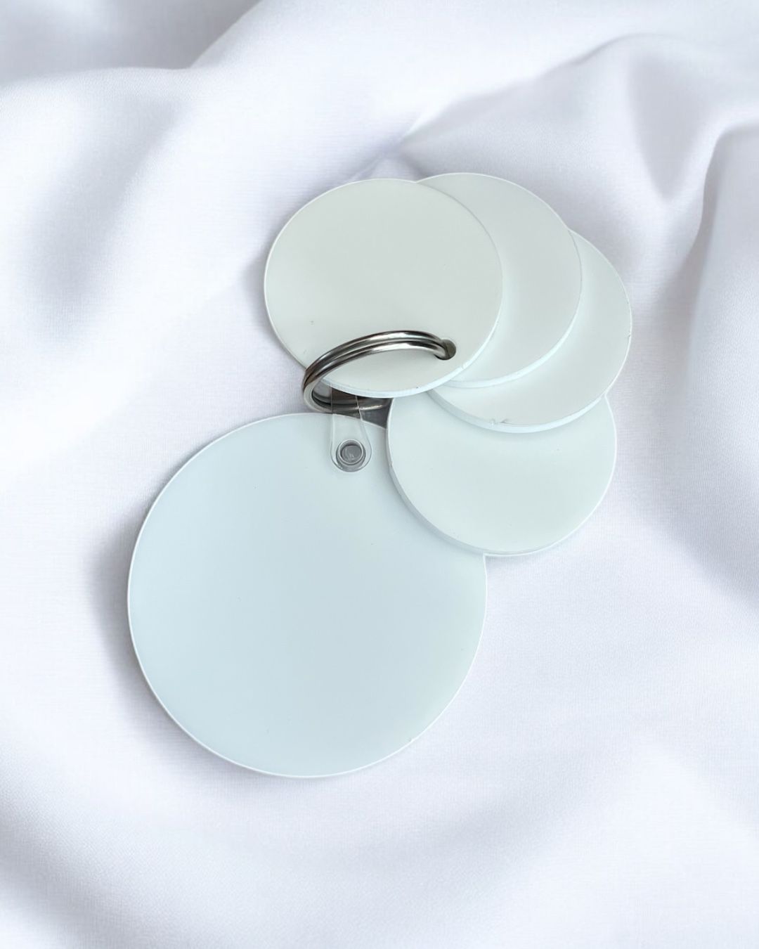ACRYLIC 5 X CIRCLE WHITE SET KEYRING