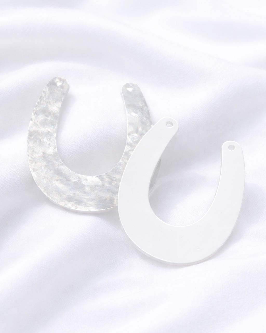 ACRYLIC HORSE SHOE
