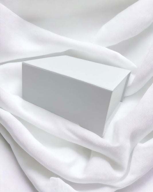 SMALL WHITE MAGNETIC GIFT BOX